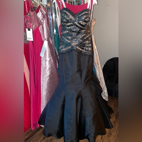 Pageant/Homecoming/Prom - Picture 11 of 16